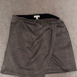 Max Studio Black and White Houndstooth Pencil Skirt